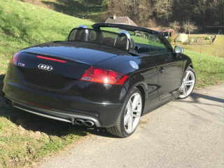 Audi TT 8j mit Aluminium-Gussräder, 5-Parallelspeichen-Stern-Design, Größe 9 J x 19 mit Reifen 255/35 R 19