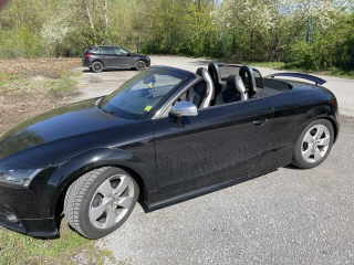 Audi TT 8j mit Aluminium-Gussräder, 5-Arm Design silber, Größe 7 J x 17 mit Reifen 225/50 R17