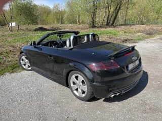Audi TT 8j mit Aluminium-Gussräder, 5-Arm Design silber, Größe 7 J x 17 mit Reifen 225/50 R17