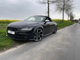 Audi TT 8j mit Leichtmetallräder, 7-Speichen-Rotor, anthrazitschwarz, glanzgedreht 9,0 J x 20, Reifen 255/30 R 20